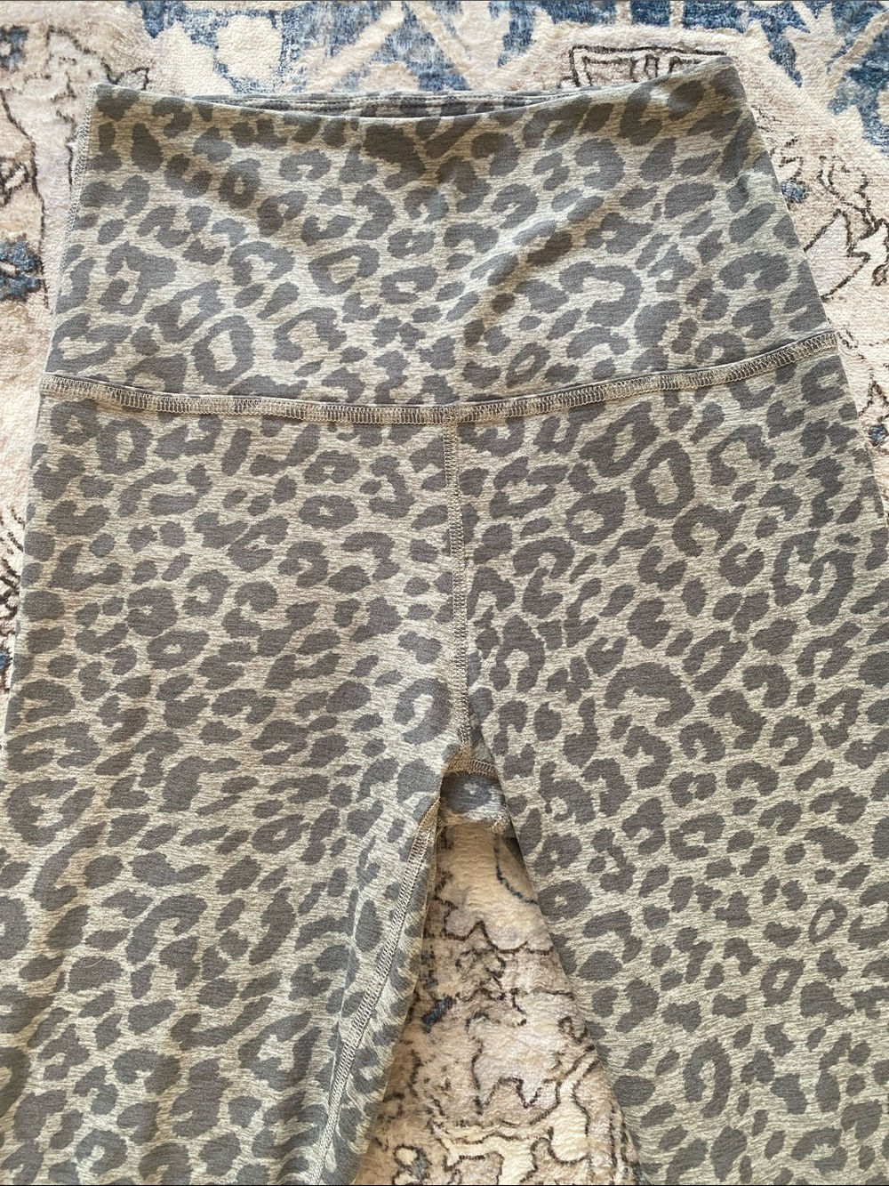 NWOT Beyond Yoga High-Rise Grey Leopard Print Leggings